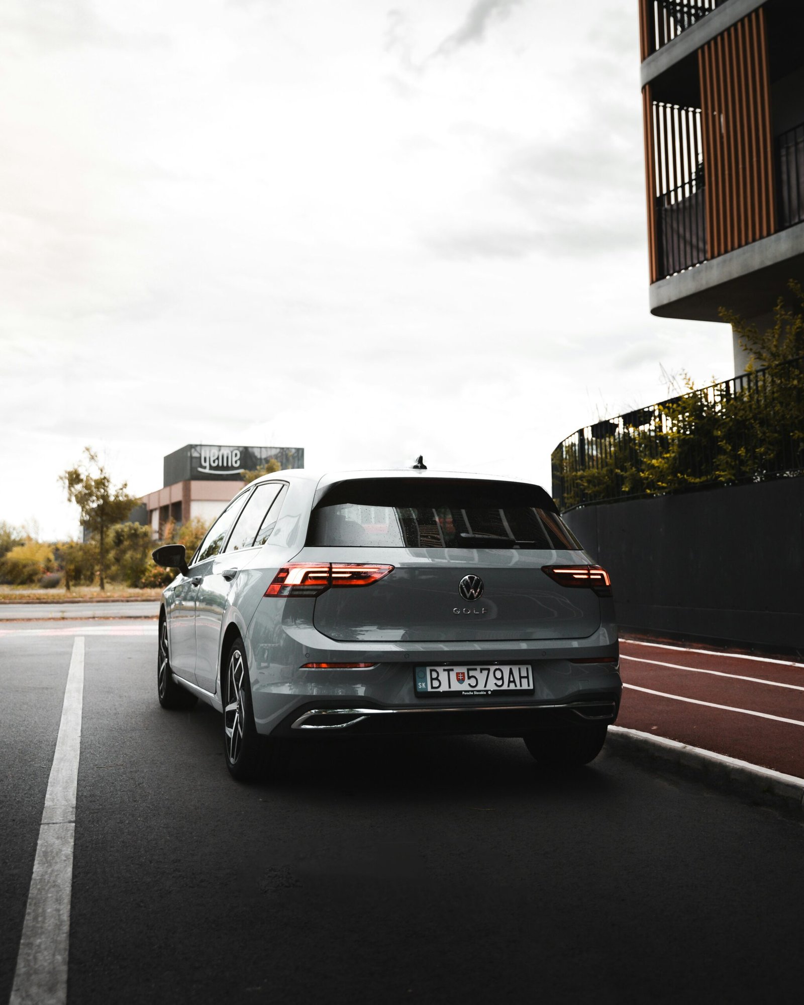 
								volkswagen Golf 8 full									
