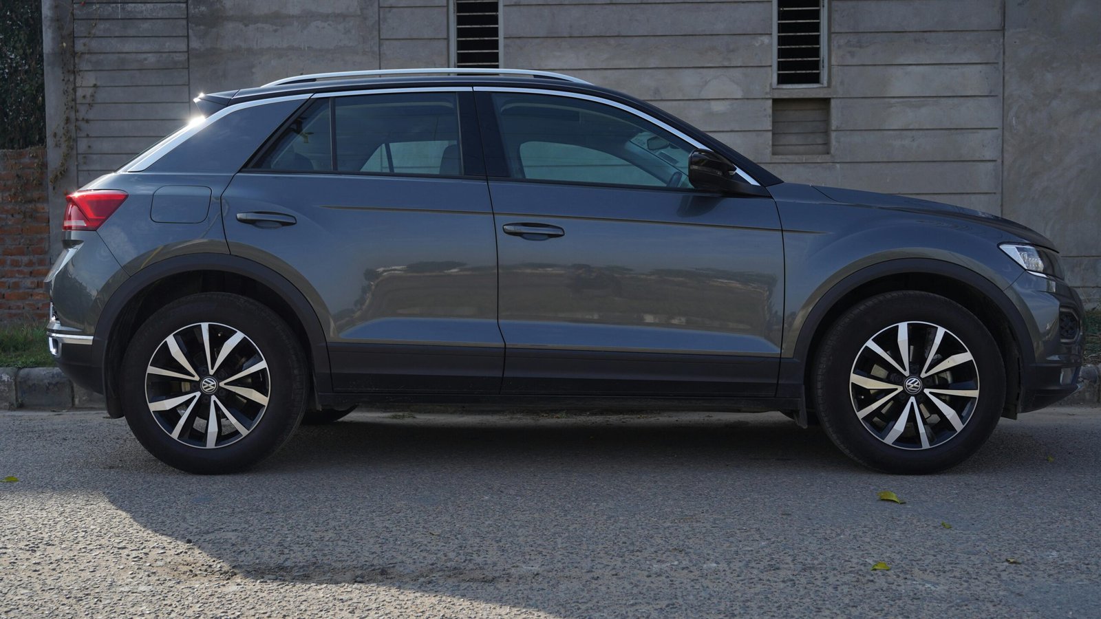 
								volkswagen T-Roc full									
